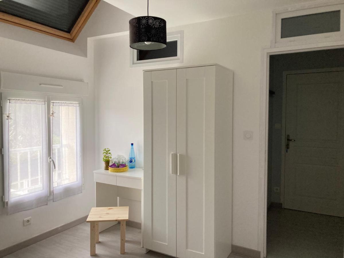 Maison Mama Neko Pontorson Bagian luar foto